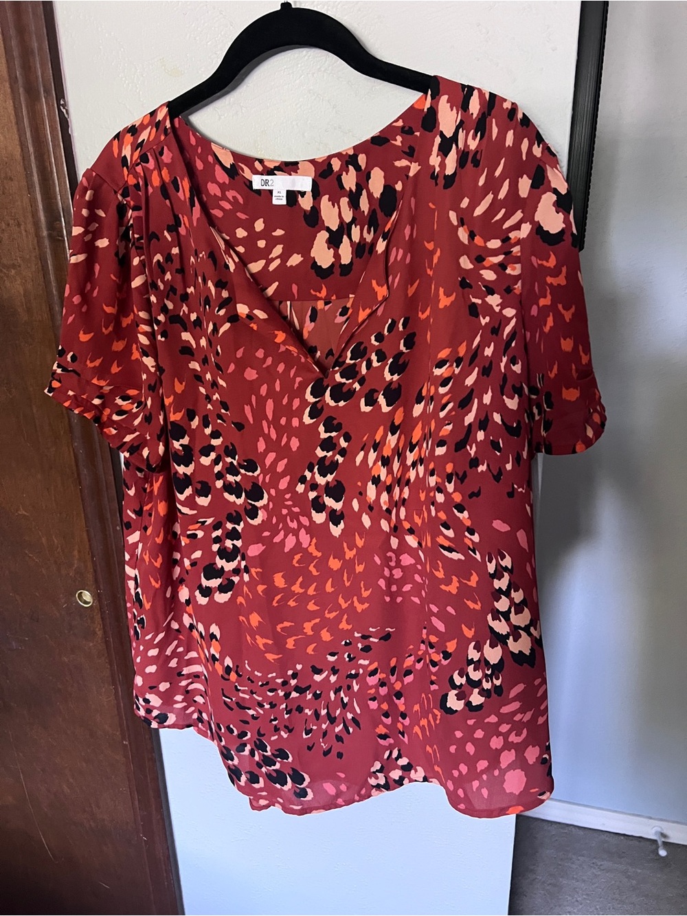 DR2 Rust Red Multicolor Abstract V-Neck Short Sleeve Blouse